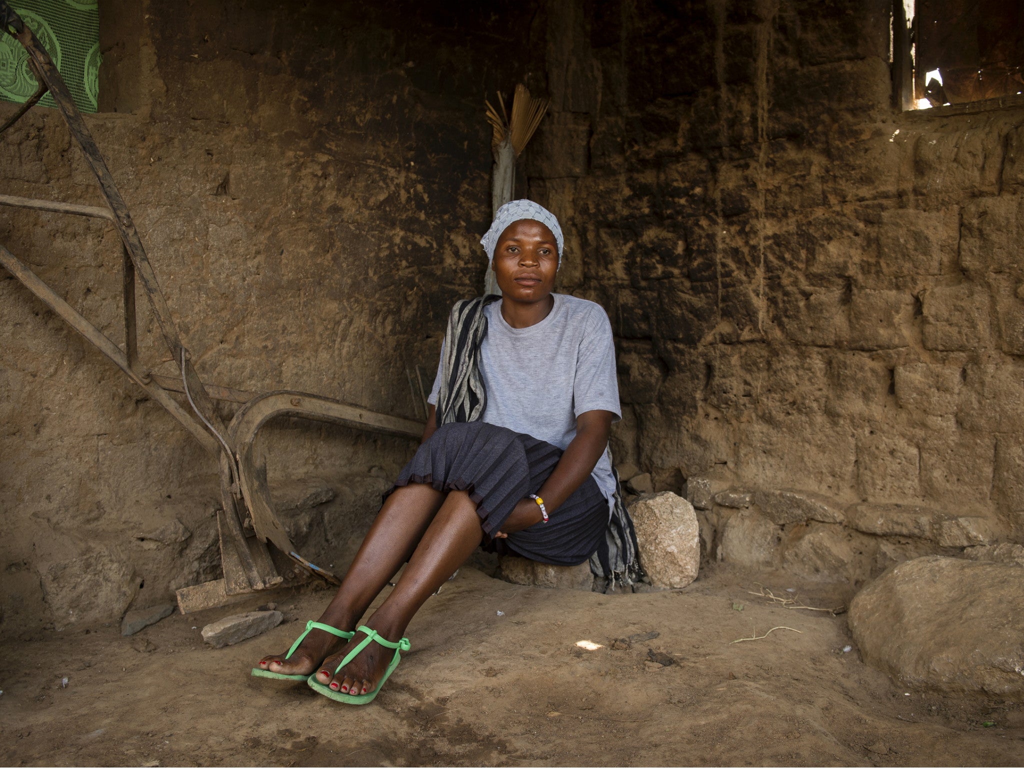 Grace Saimon, shown here at her sister’s home in rural Tanzania, lost her newborn son Zaphaniah to sepsis last June. Her sister had washed the baby’s wraps in pond water because the local hospital did not have clean water. WaterAid/Eliza Powell