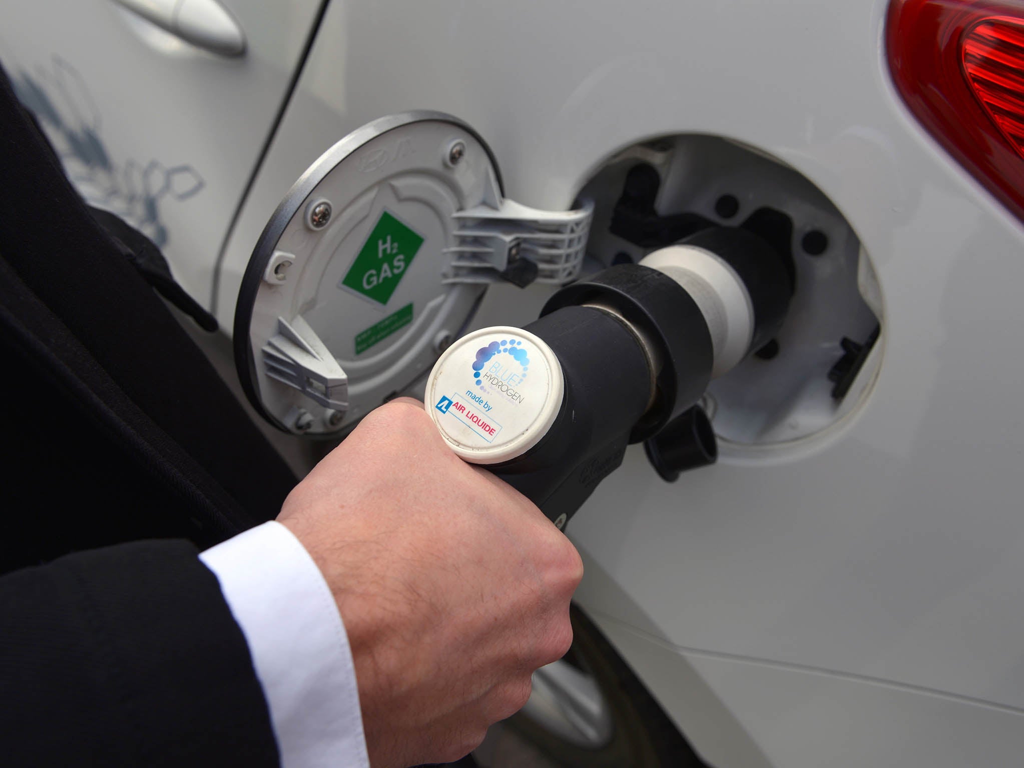 Refueling a hydrogen car