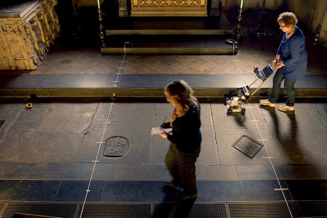 Erica Utsi scanning Shakespeare’s grave using ground-penetrating radar