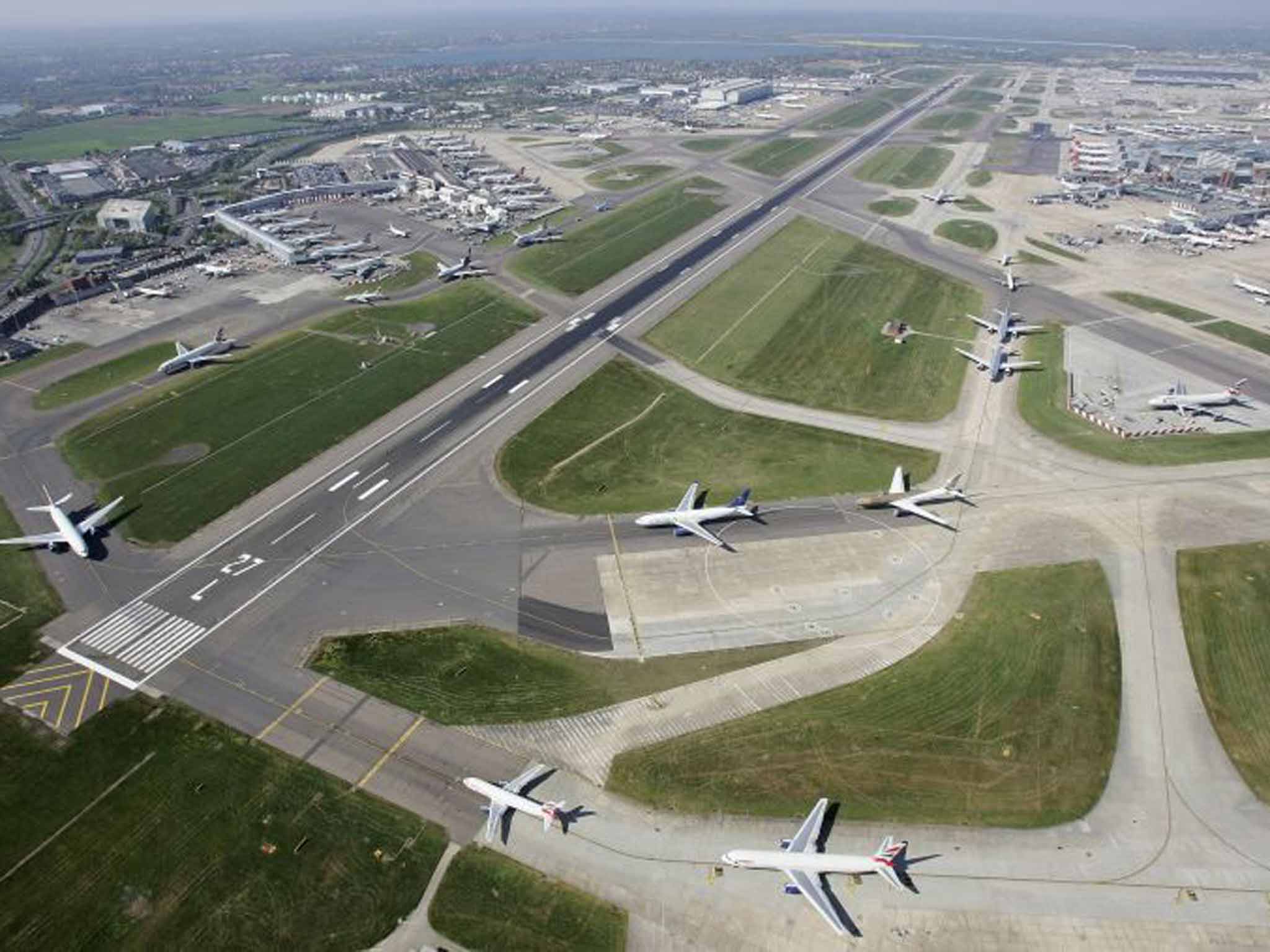 Planes queuing at Heathrow