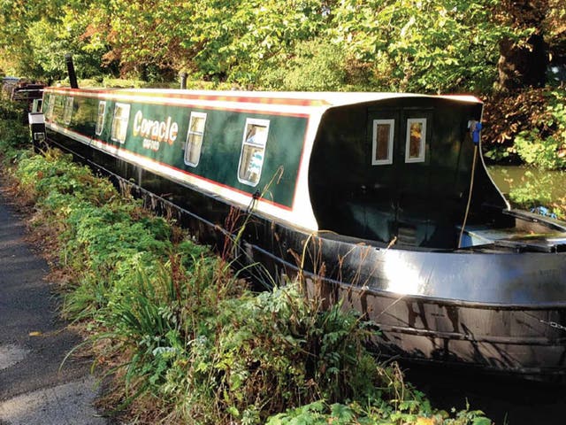 'Coracle' is a one-bedroom, 66ft narrowboat which comes with a mooring in central Oxford's Jericho area. Features include central heating, mains electricity, broadband, and a postbox, as well as views of Worcester College's grounds. On with I Am The Agent for £94,950.