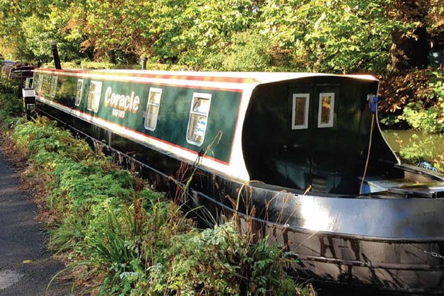 'Coracle' is a one-bedroom, 66ft narrowboat which comes with a mooring in central Oxford's Jericho area. Features include central heating, mains electricity, broadband, and a postbox, as well as views of Worcester College's grounds. On with I Am The Agent for £94,950.