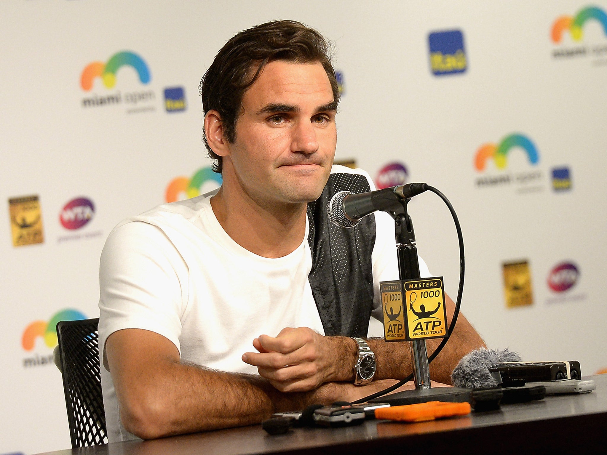 Roger Federer has revealed the reasoning behind his knee injury last month