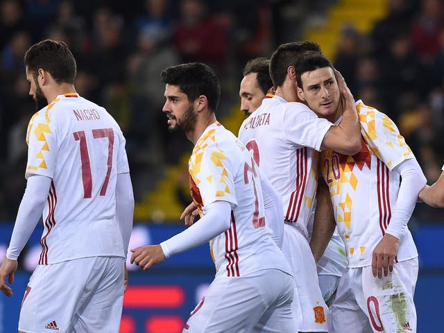 Spanish players celebrate during the win against Italy
