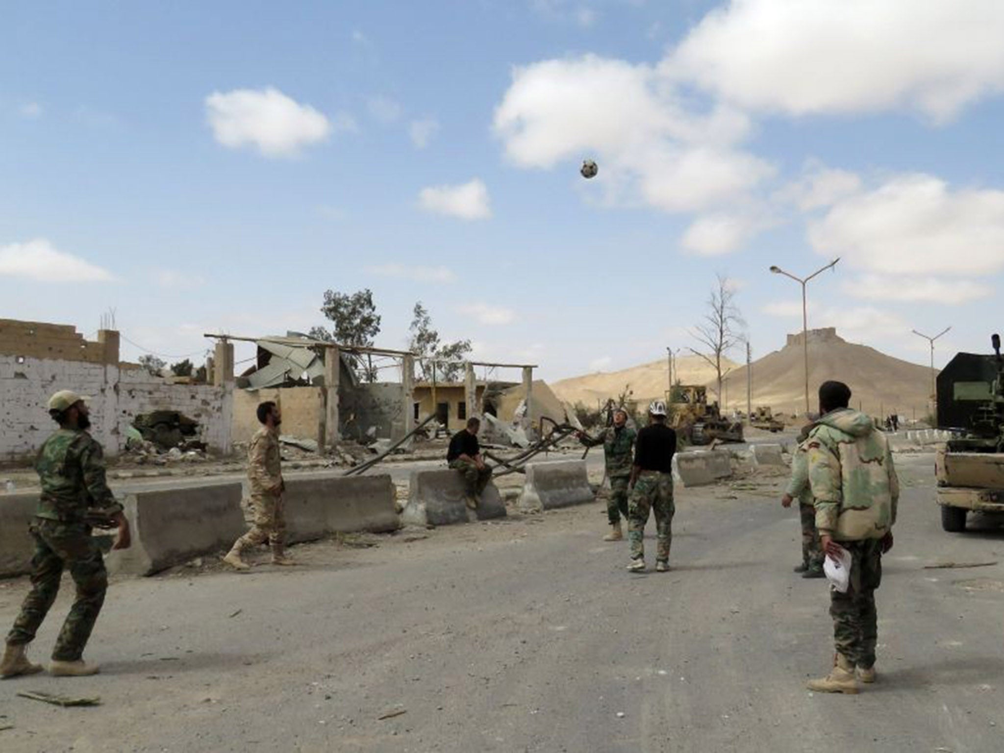 Syrian soldiers celebrate recapturing Palmyra