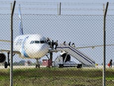 EgyptAir hijacker 'named', reportedly demanding release of prisoners