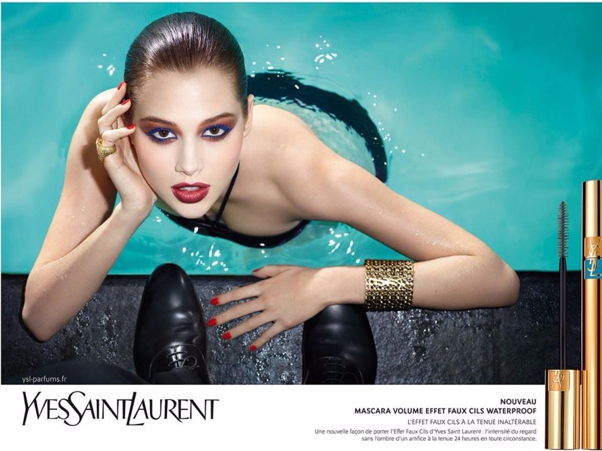 Кара Делевинь на презентации Yves Saint Laurent Vinyl Couture Mascara Campaign