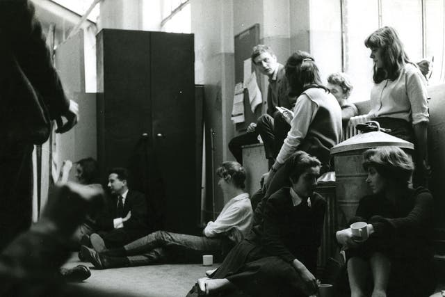 Painting students gather in a corridor in 1959. Pop artist Derek Boshier sits in the middle. 