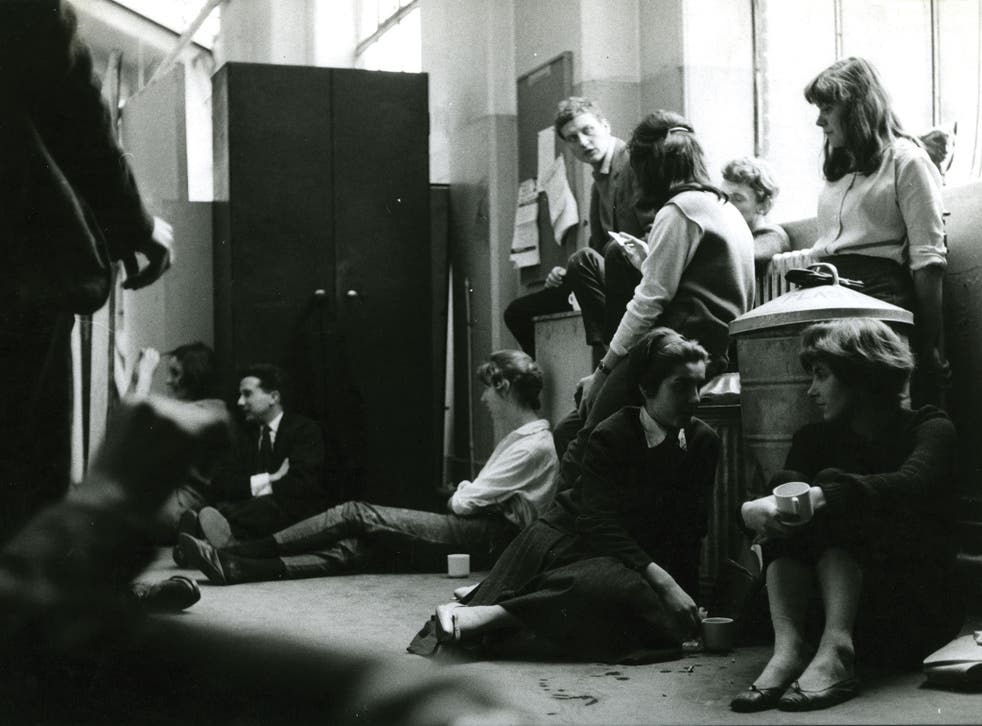 Painting students gather in a corridor in 1959. Pop artist Derek Boshier sits in the middle. 