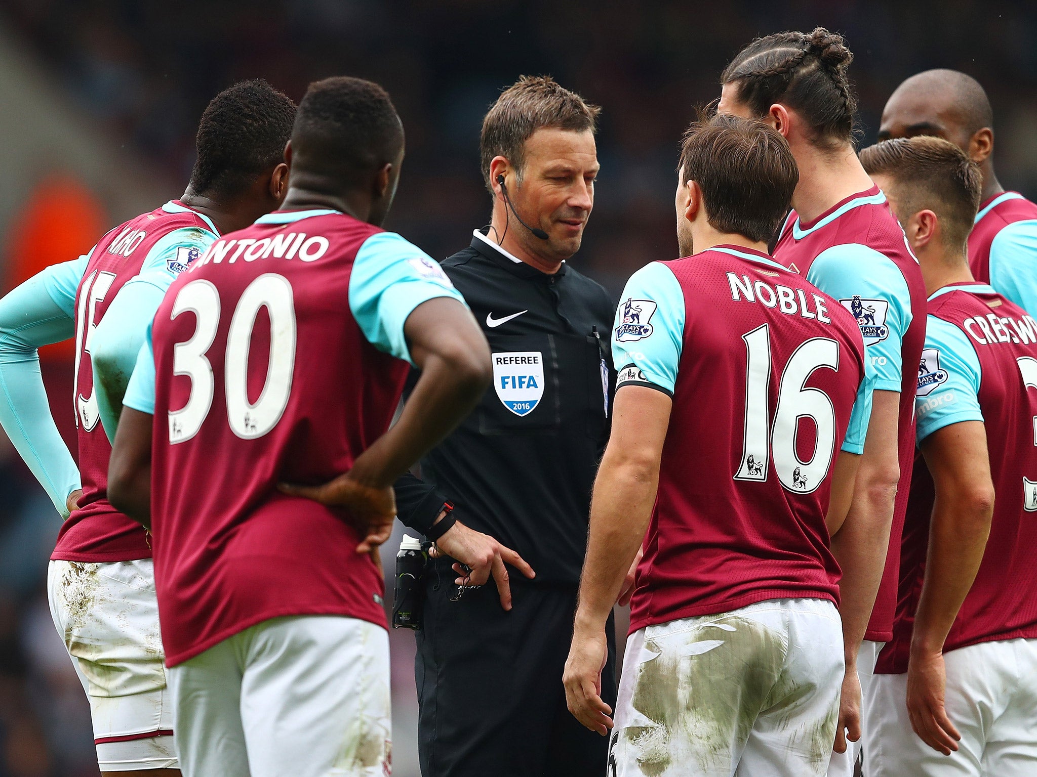 West Ham players complain after referee Mark Clattenburg sends off Cheikhou Kouyate
