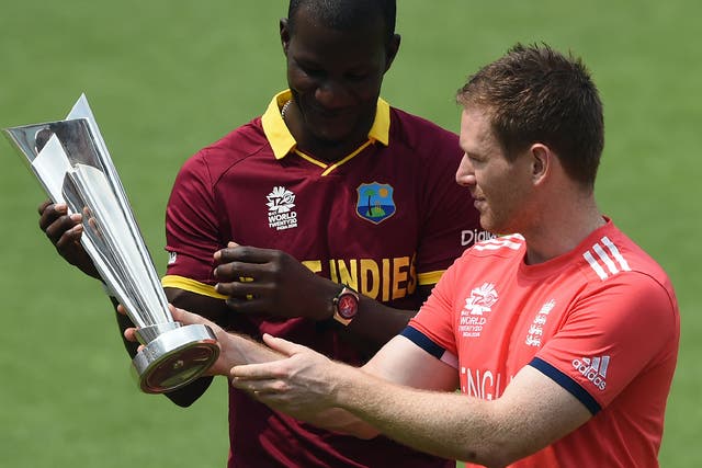 Captains Darren Sammy and Eoin Morgan inspect the World Twenty20 trophy