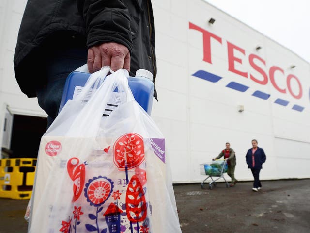 Tesco  has unveiled a plan to lure customers from rival Sainsbury's. 