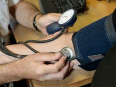 What causes low and high blood pressure? The risks and treatment