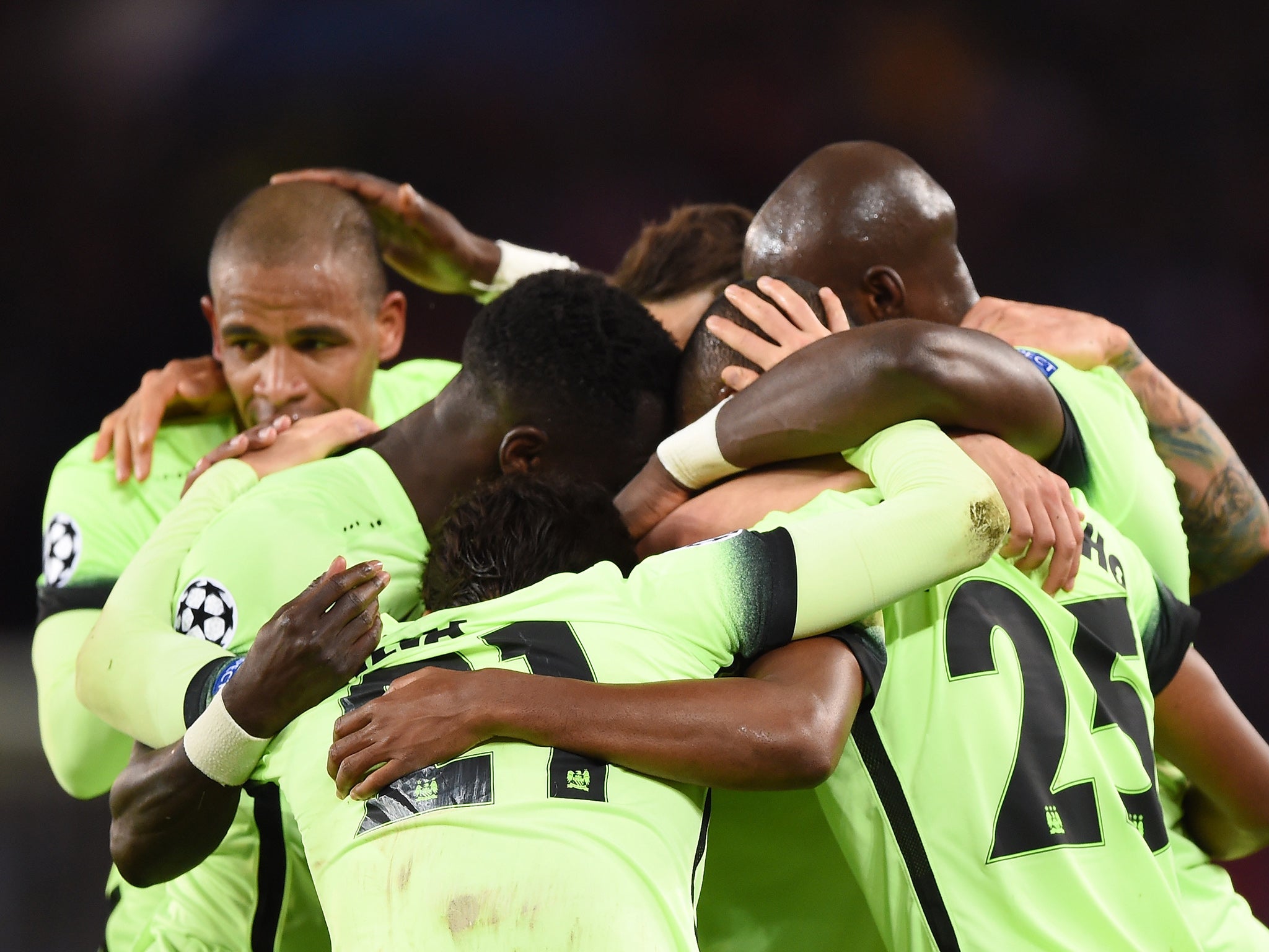 Manchester City's players huddle after Fernandinho's goal