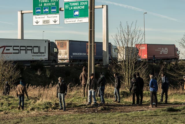 Refugees in Calais attempting to get on board lorries ending to the UK