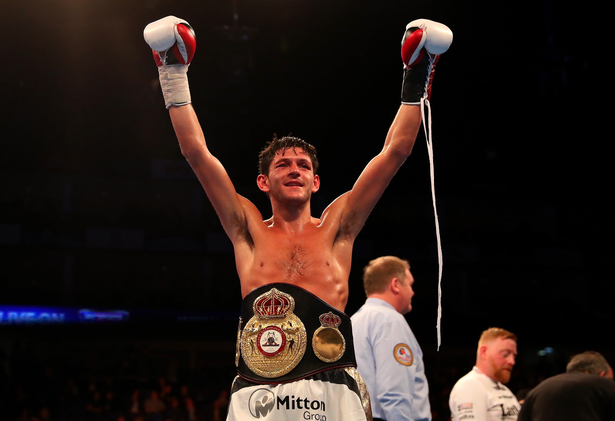 Jamie McDonnell celebrates after defeating Fernando Vargas to retain his title
