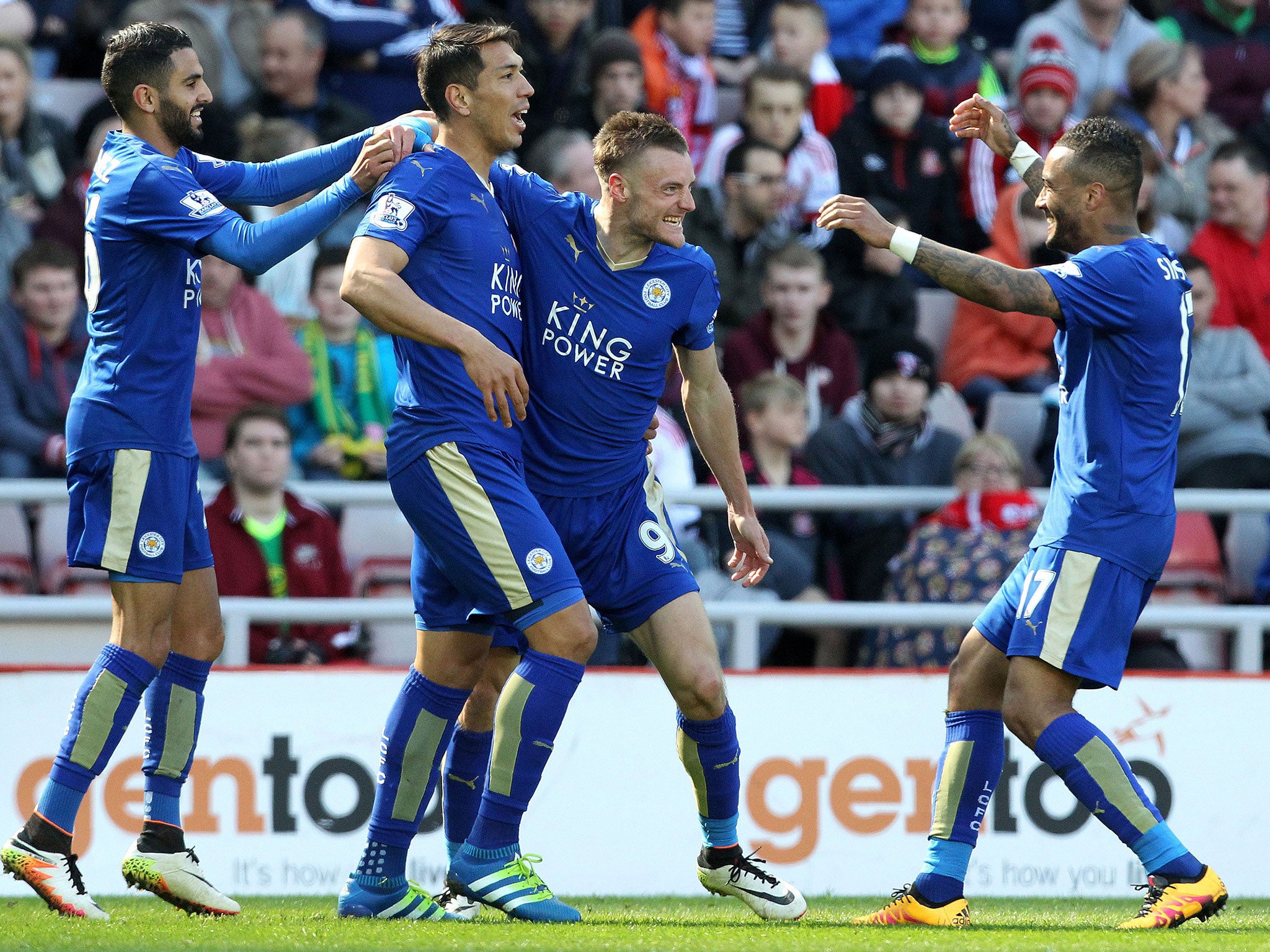 Leicester celebrate after Jamie Vardy's goal against Sunderland
