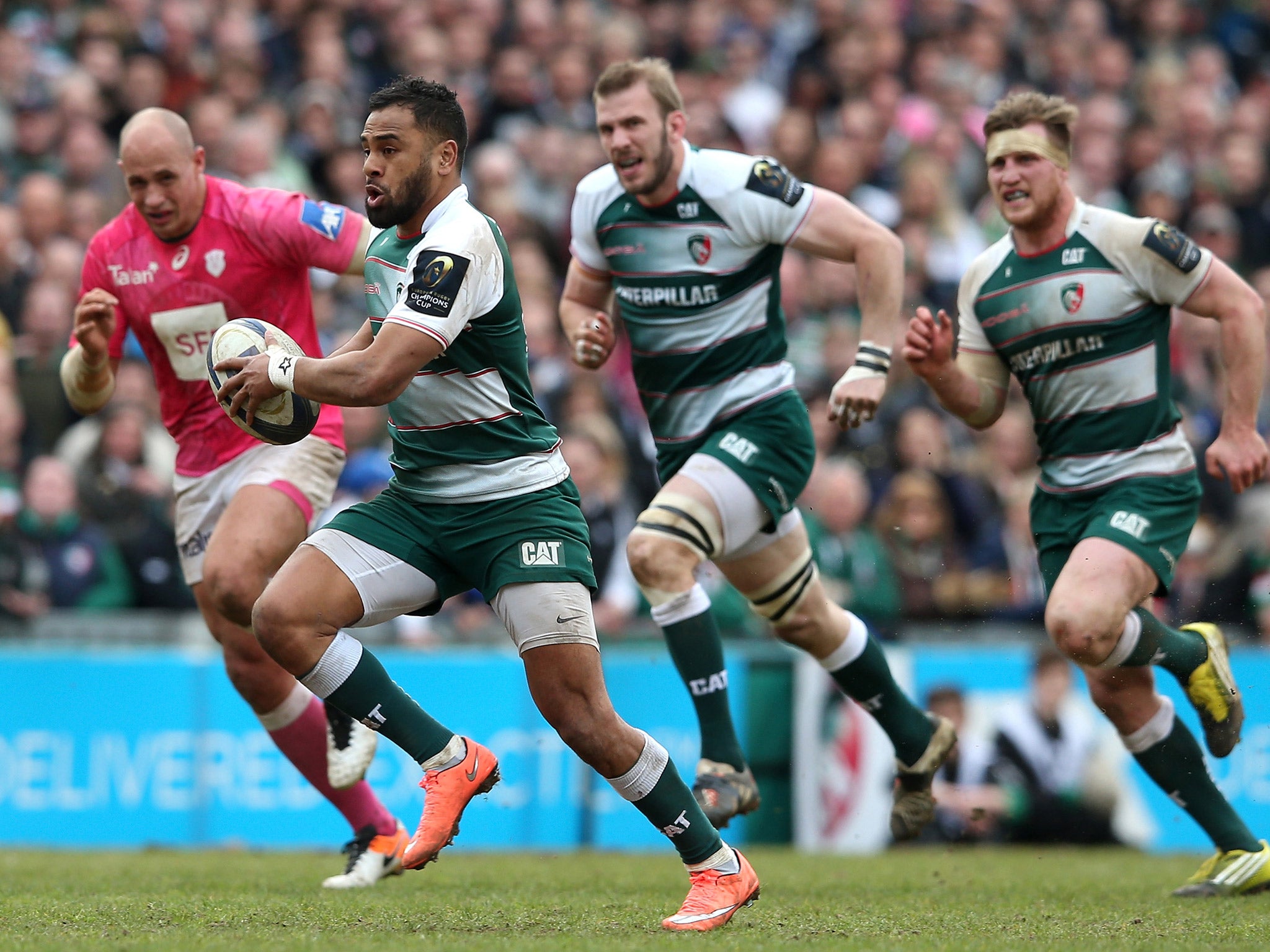 Telusa Veainu runs clear to score a try for Leicester