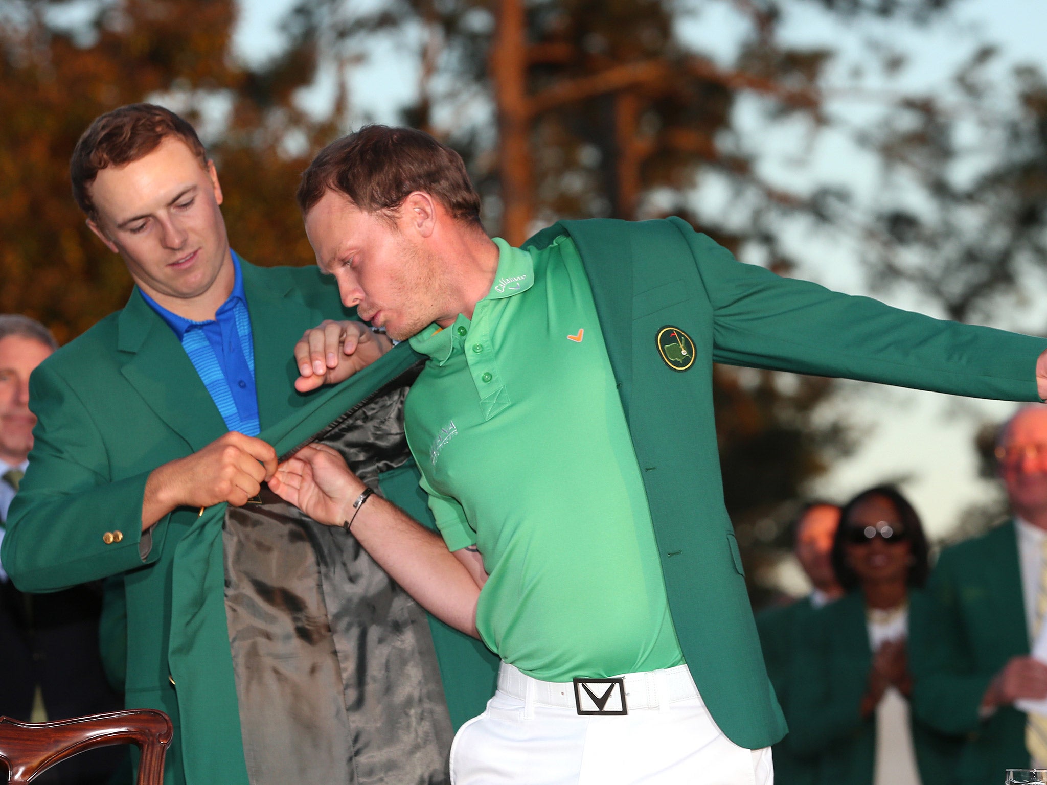 Jordan Spieth presents Willet with his green jacket