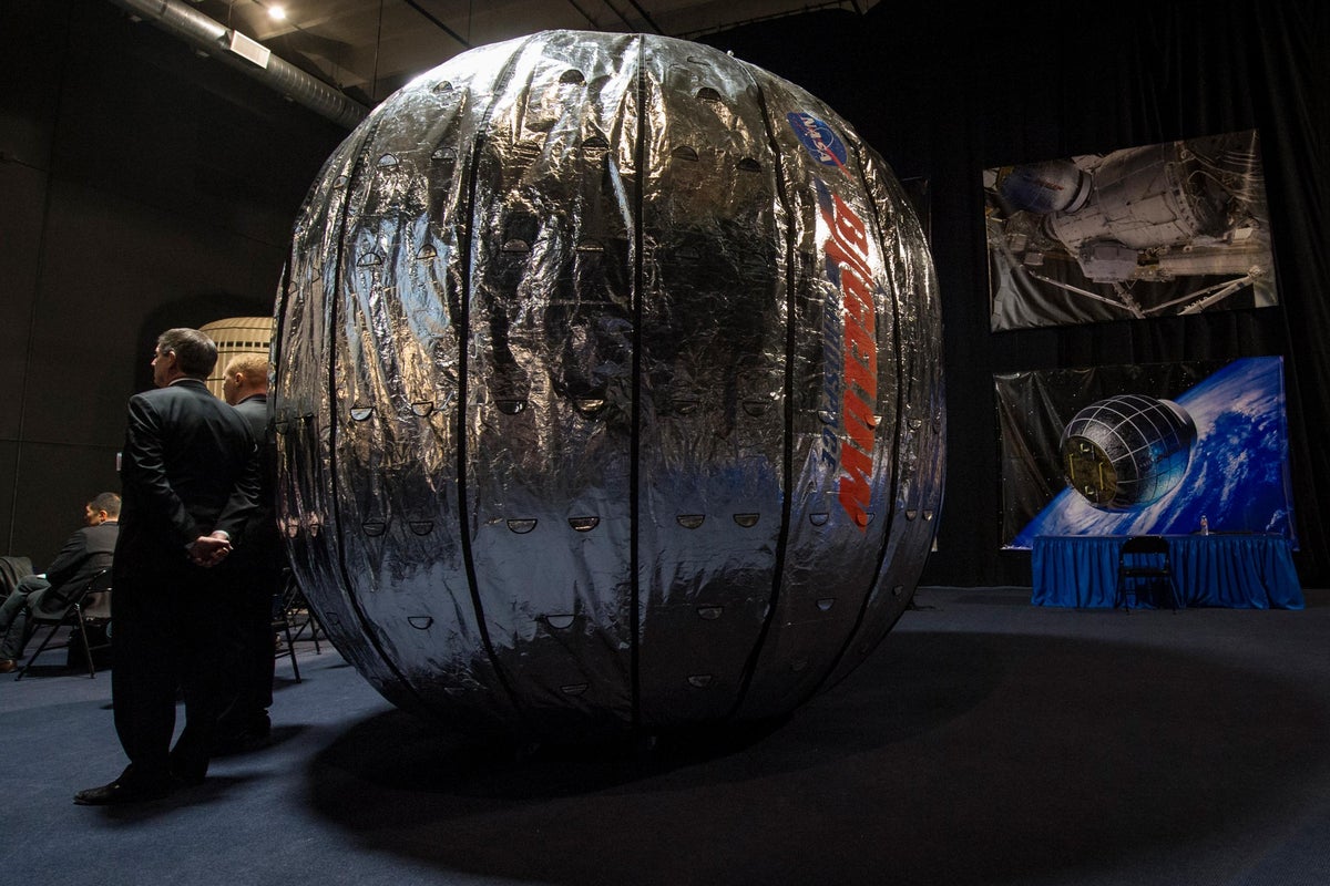 SpaceX delivers inflatable room that could be future of Mars ...