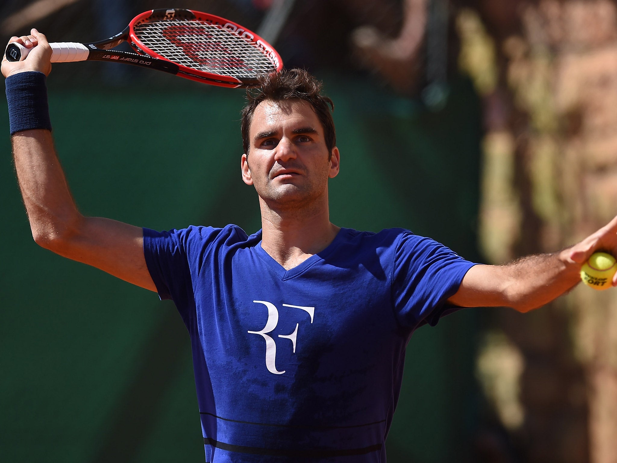 Roger Federer trains ahead of the Monte Carlo Masters