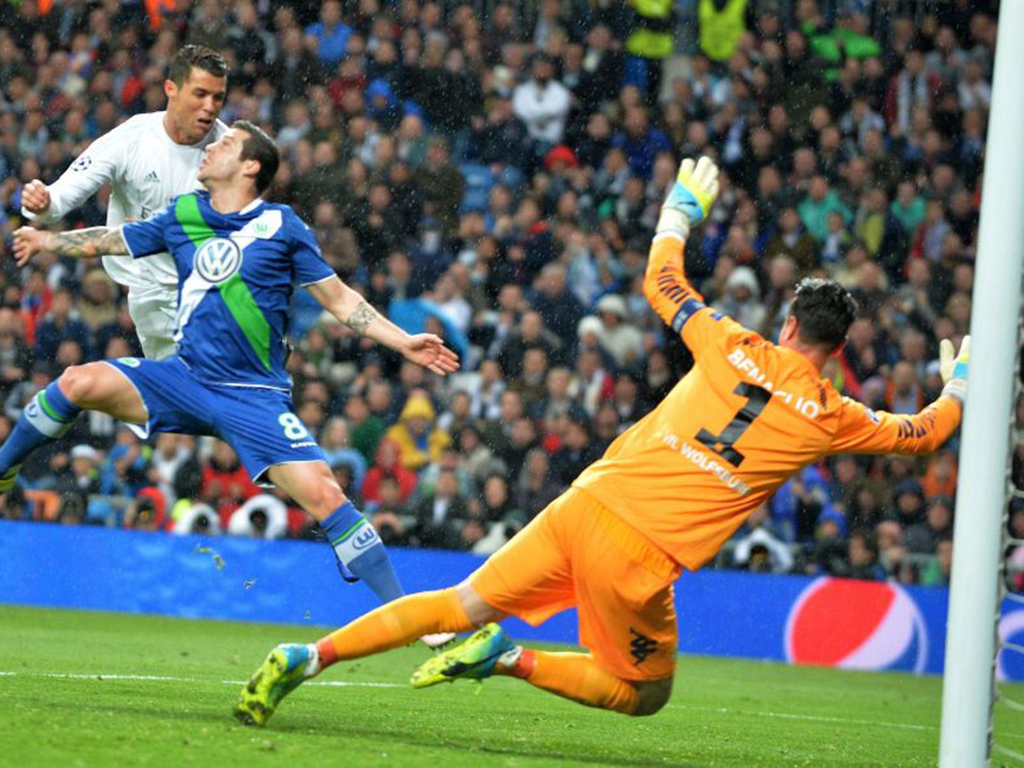 Ronaldo scores against Wolfsburg