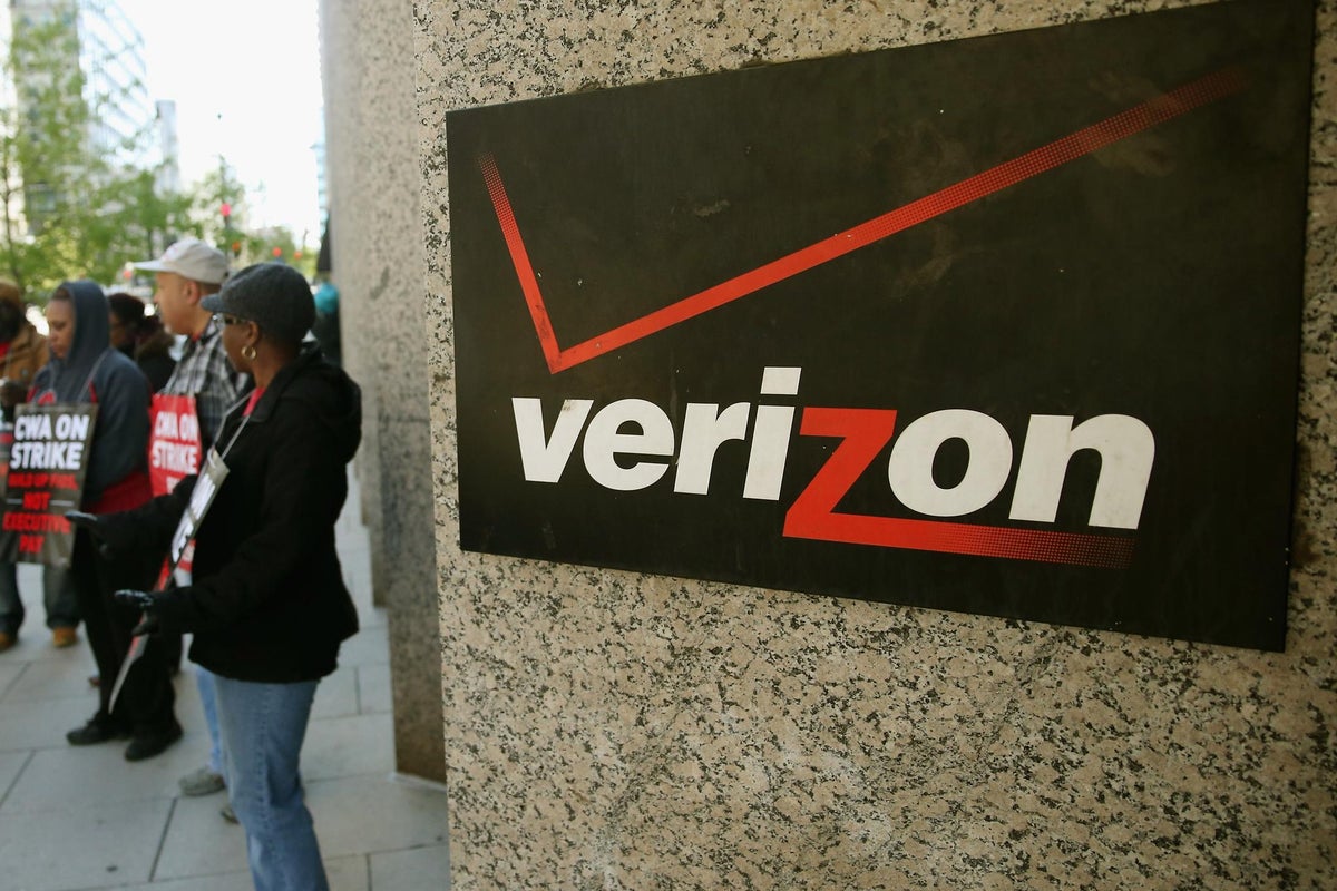 39,000 striking Verizon workers could be back at work 'next week' | The ...