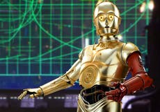 Why C3PO has a red arm in The Force Awakens