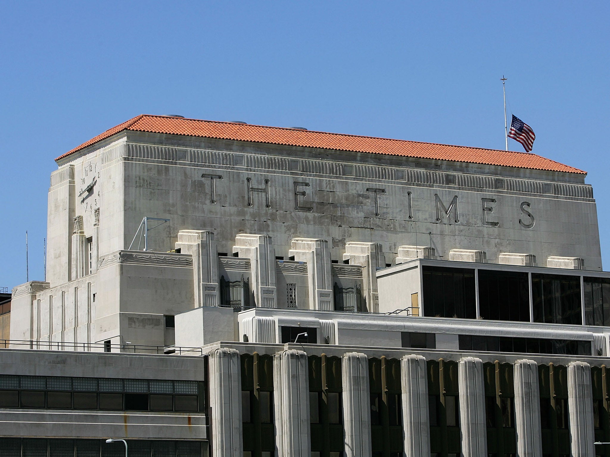 A headline and standfirst were changed on an article on the Los Angeles Times website for 40 minutes before being corrected