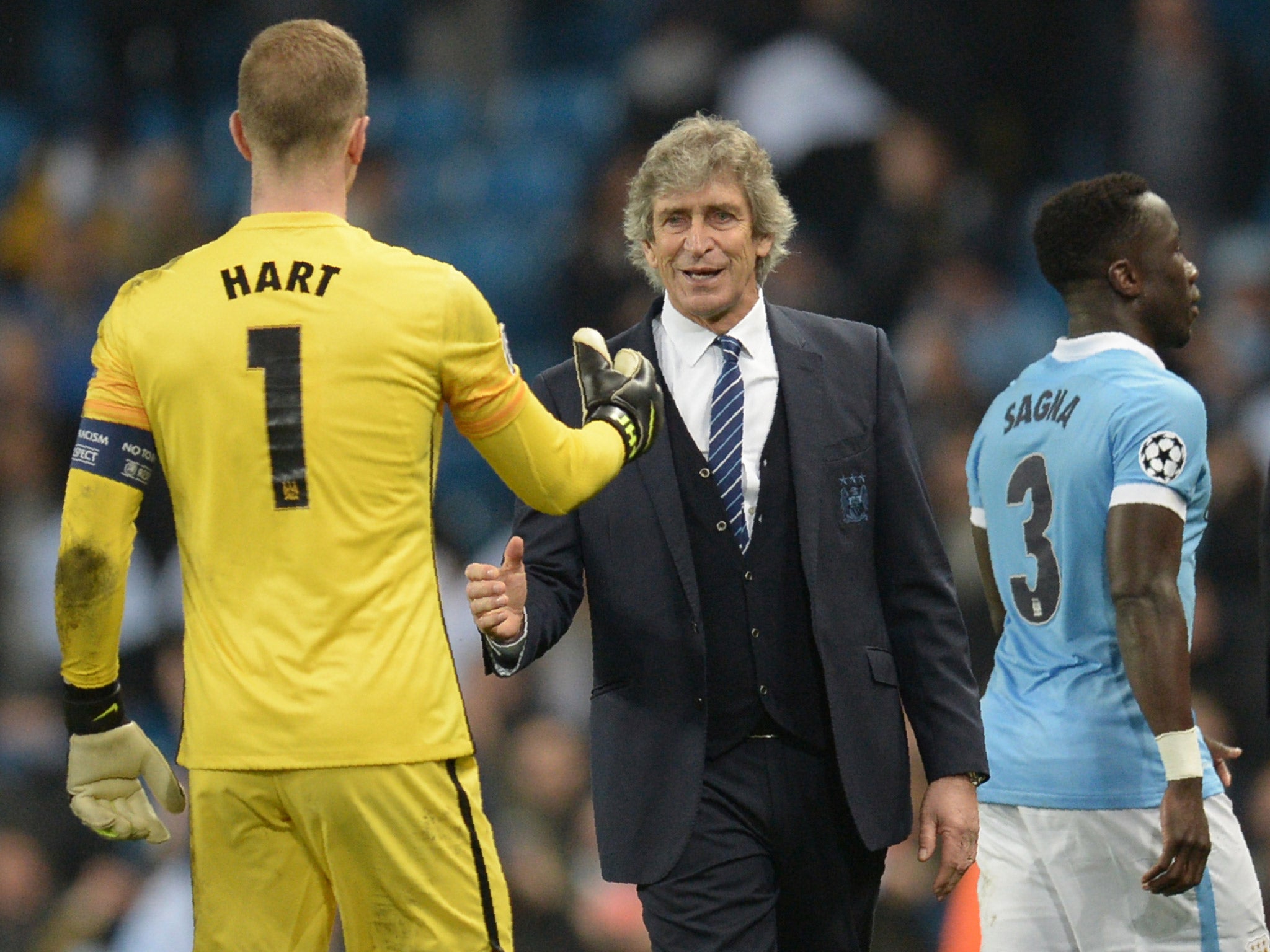 Manuel Pellegrini congratulates Joe Hart after Manchester City's victory over PSG