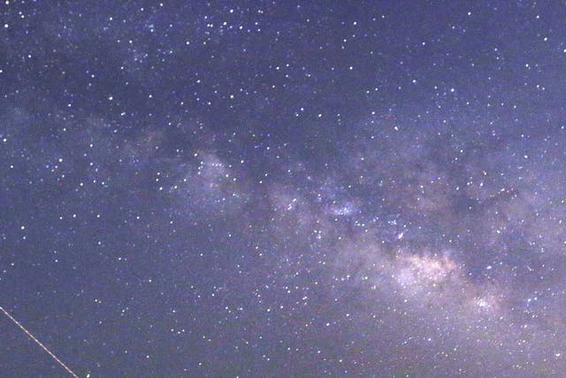 Lyrids meteors passing near the Milky Way