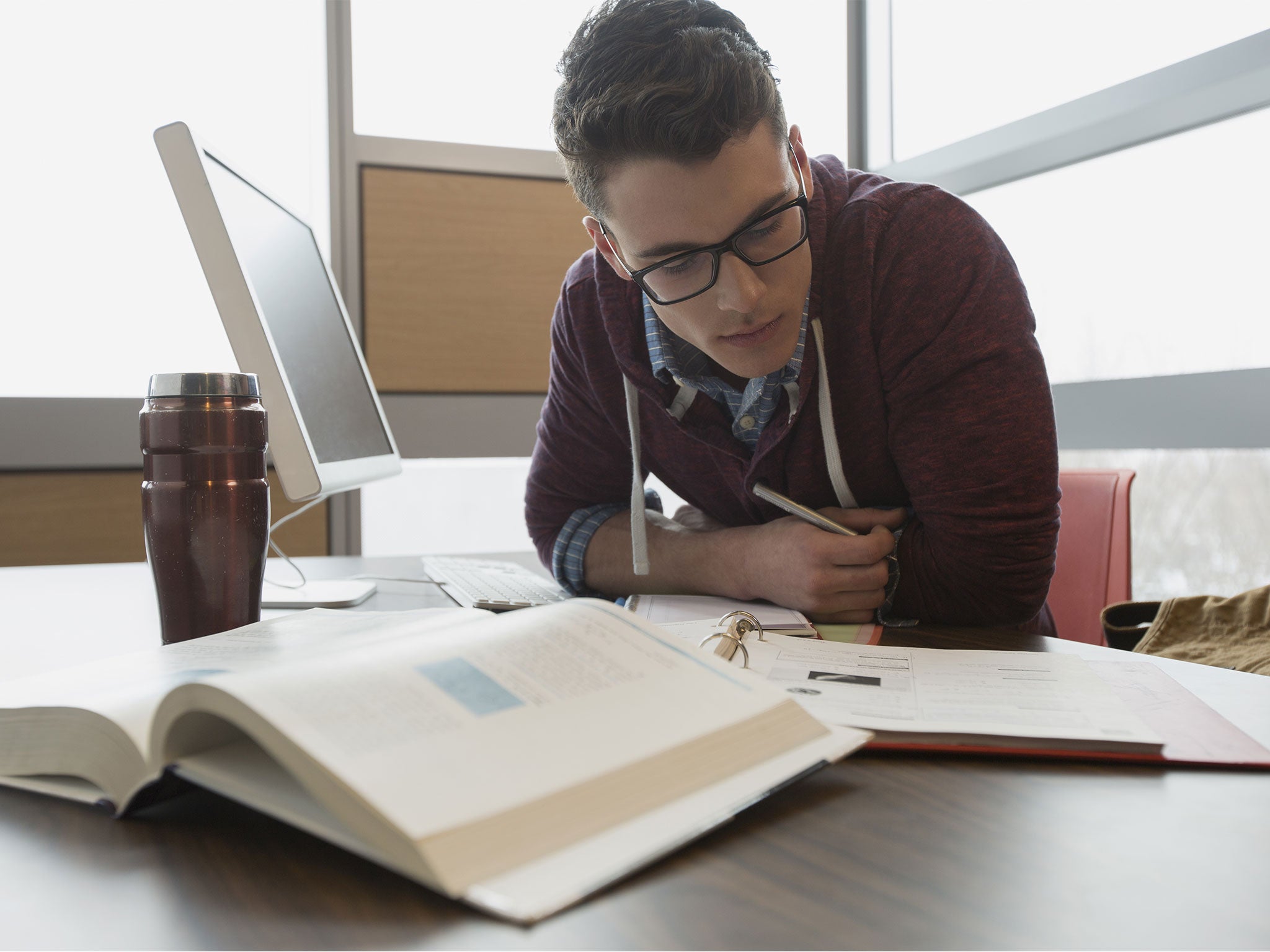 University students are struggling to read entire books