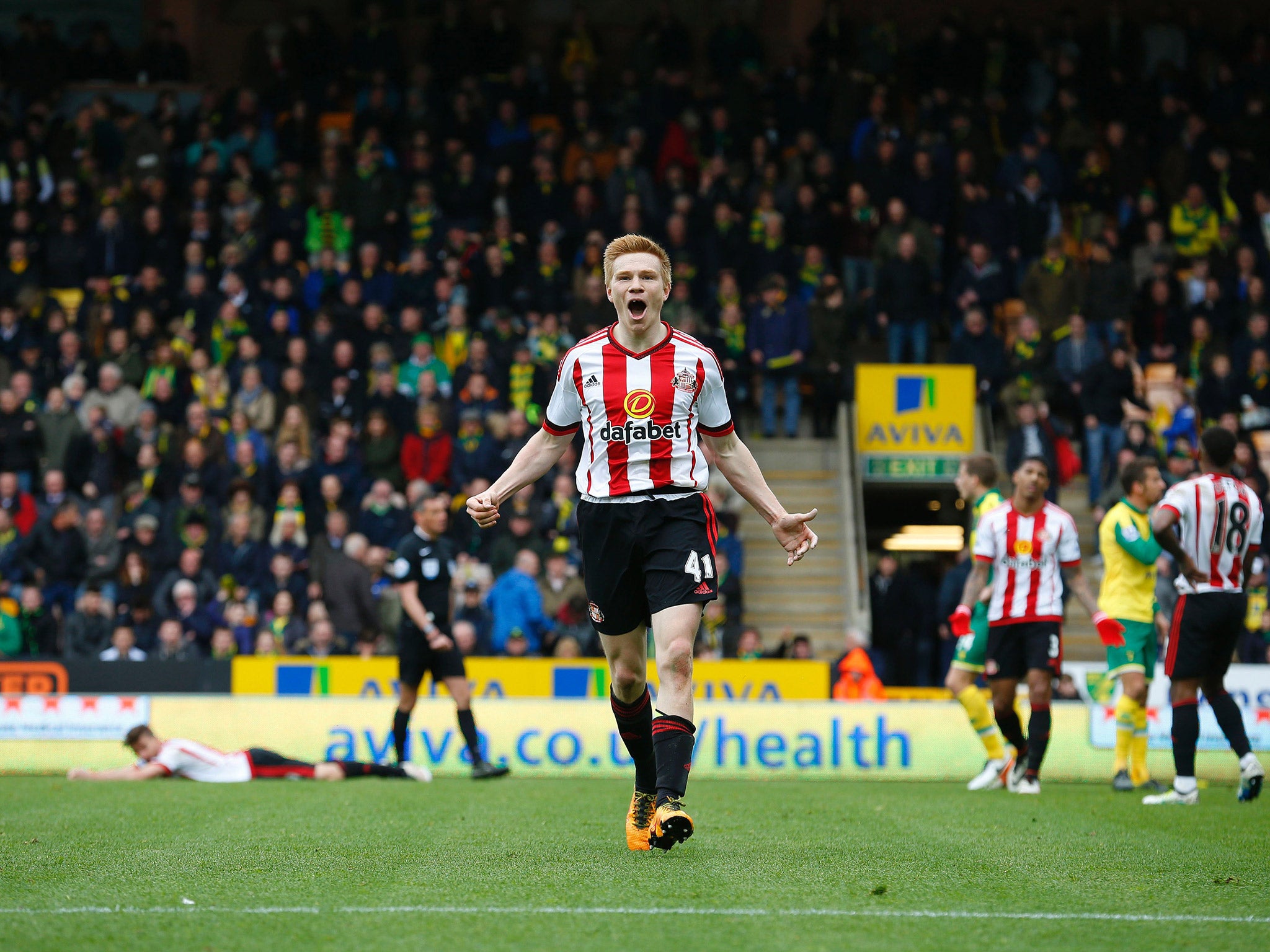 Duncan Watmore celebrates after coming off the bench to score Sunderland's third