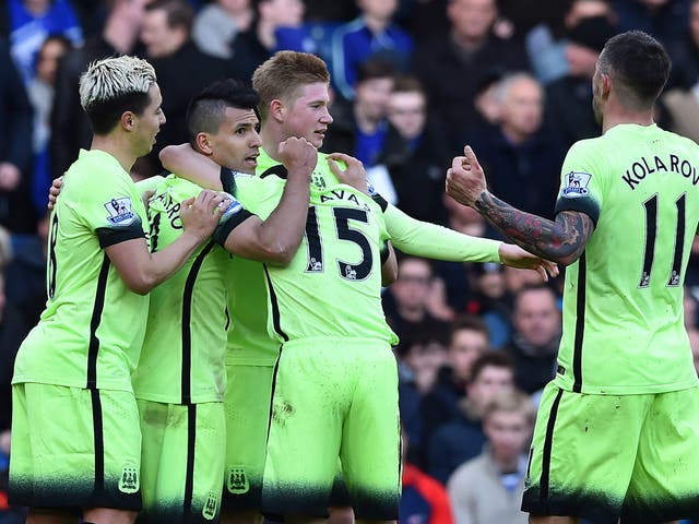 Manchester City players celebrate after Sergio Aguero scores against Chelsea