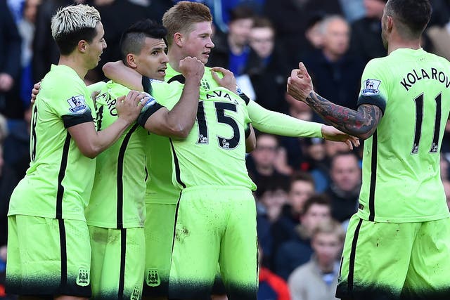 Manchester City players celebrate after Sergio Aguero scores against Chelsea