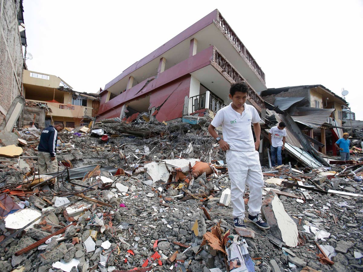 Ecuador earthquake Death toll rises to 350 after 7.8 magnitude quake