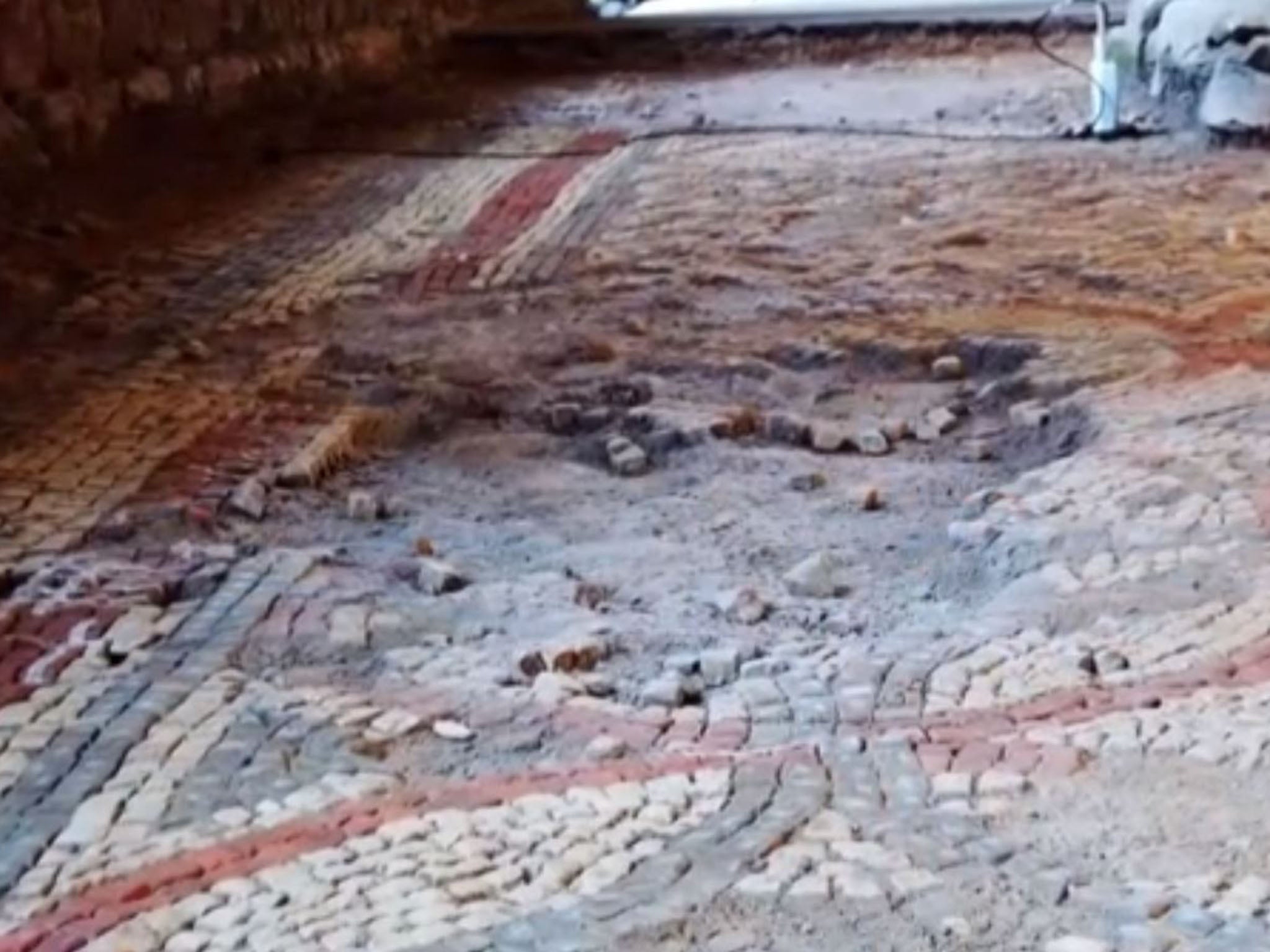 Mosaic floor found at a Roman villa found in Wiltshire