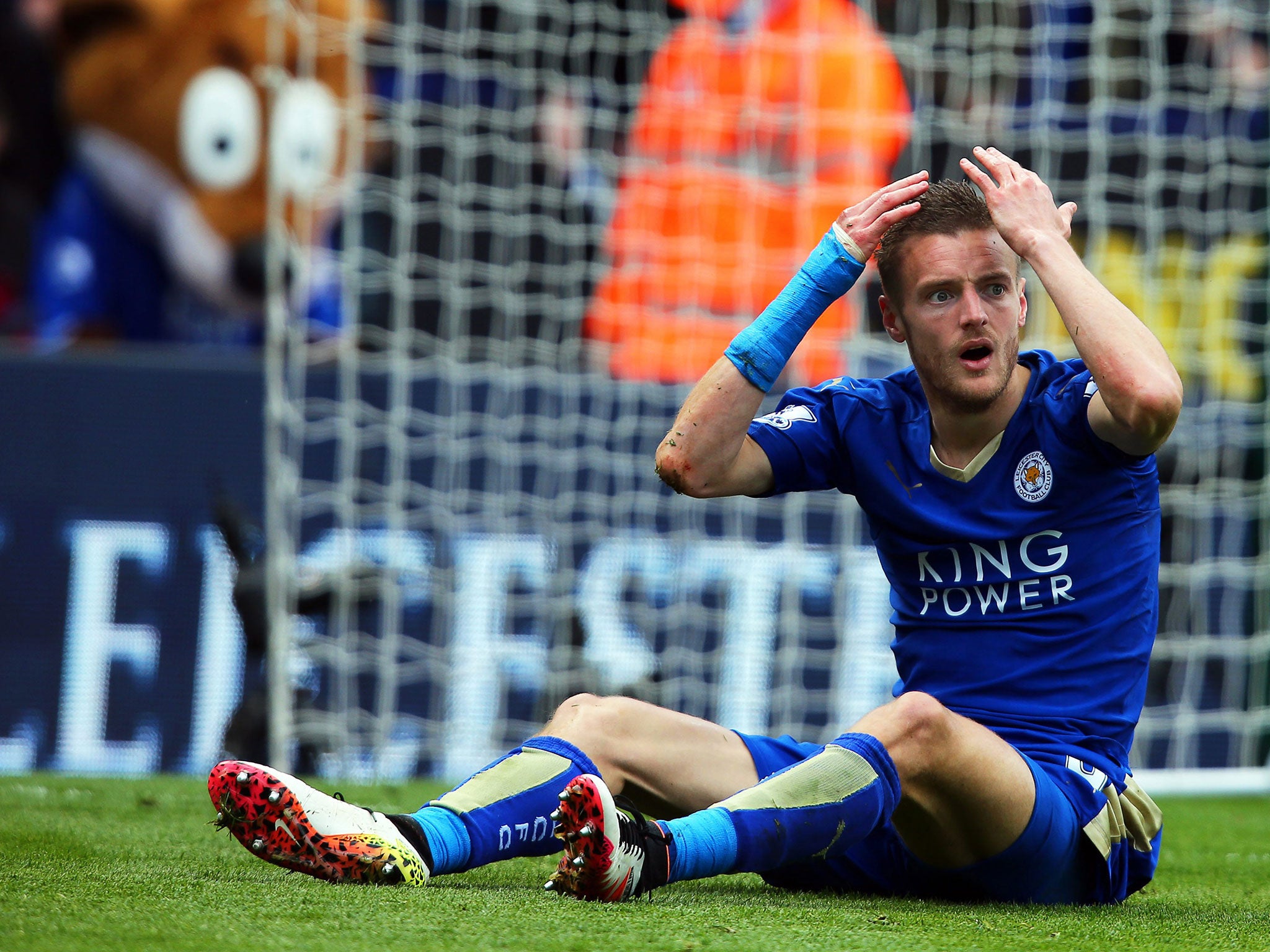 &#13;
Jamie Vardy reacts after being sent off during Leicester vs West Ham &#13;