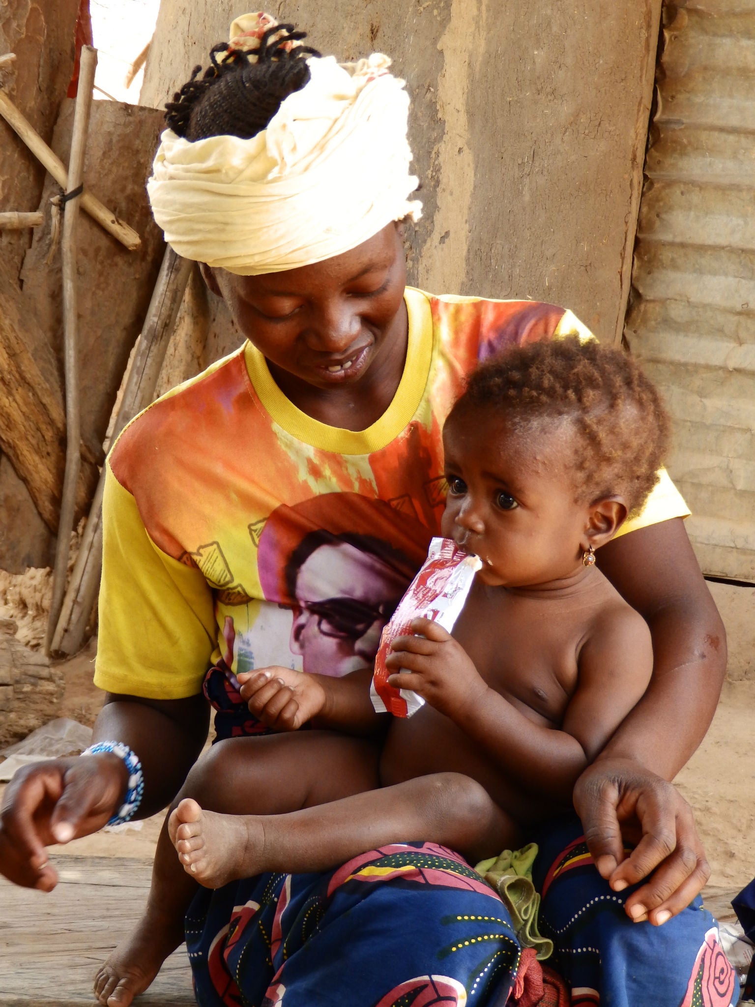 A mother giving her child treatment as part of the ACF and Innocent Foundation project in Sekokoto village, Kayes, Mali, on 16 March 2016.
