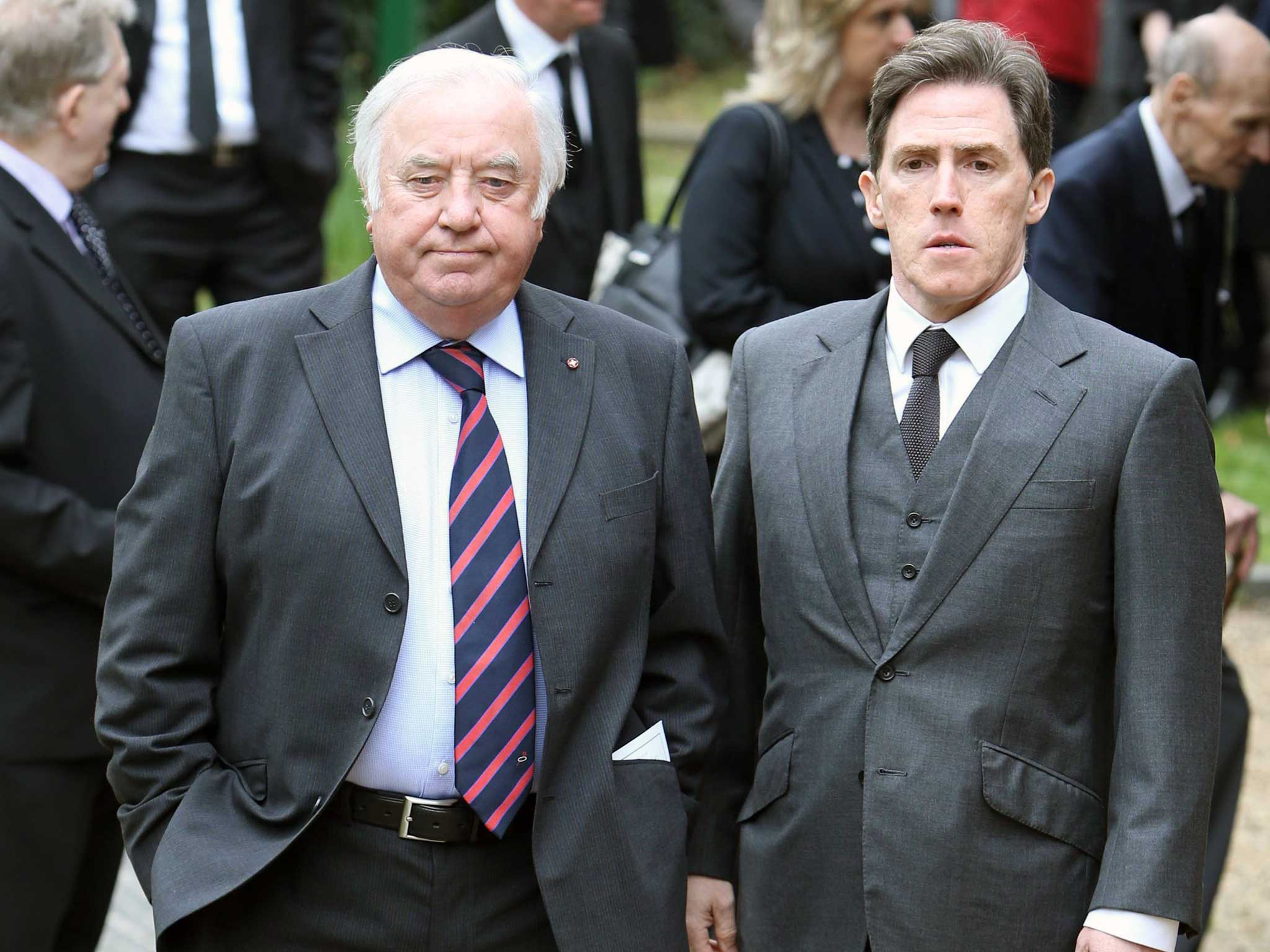 Jimmy Tarbuck and Rob Brydon arrive at the funeral