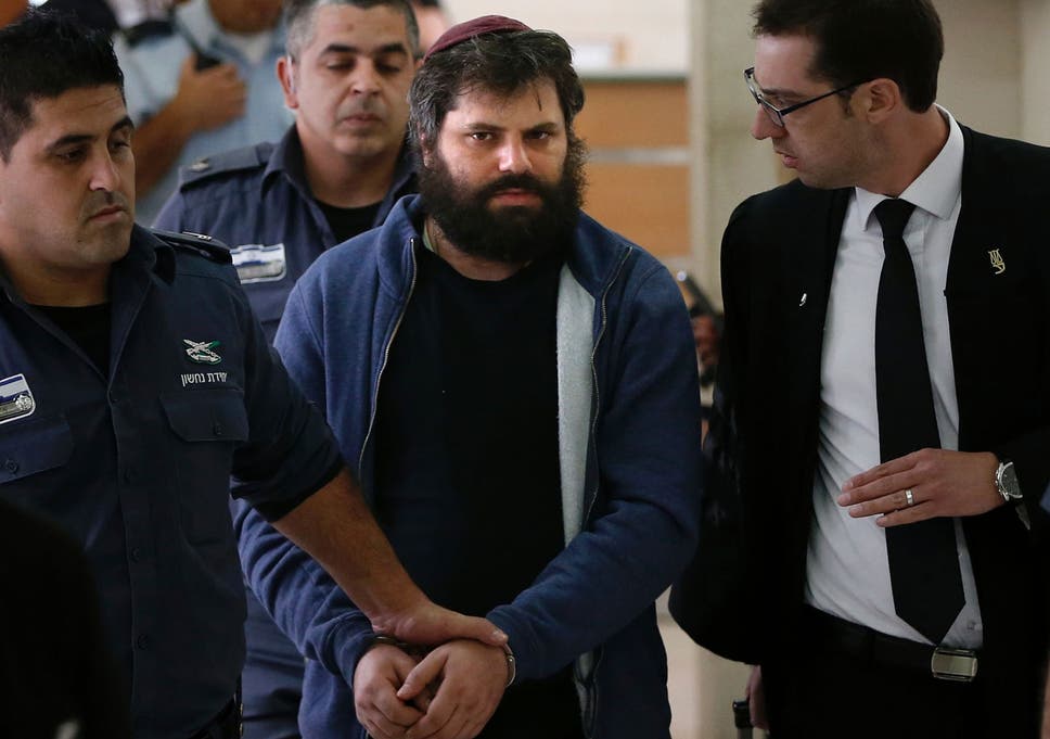 Israeli Yosef Haim Ben-David (C), the ringleader of the killing of Palestinian teenager Mohammed Abu Khdeir last year, is escorted by Israeli policemen at the district court in Jerusalem on April 19, 2016.