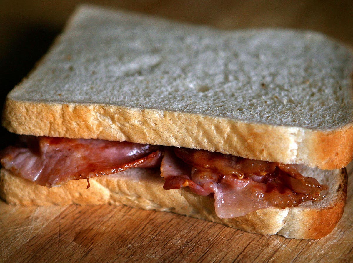 Bacon and alcohol ‘increase stomach cancer risk’