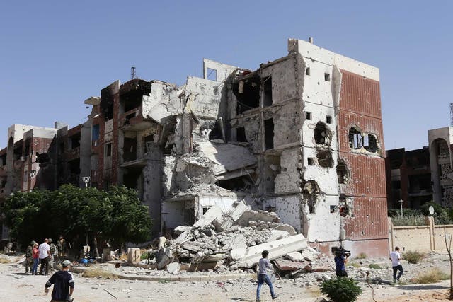 Hundreds of thousands remain trapped by fighting in Syria that is destroying their homes