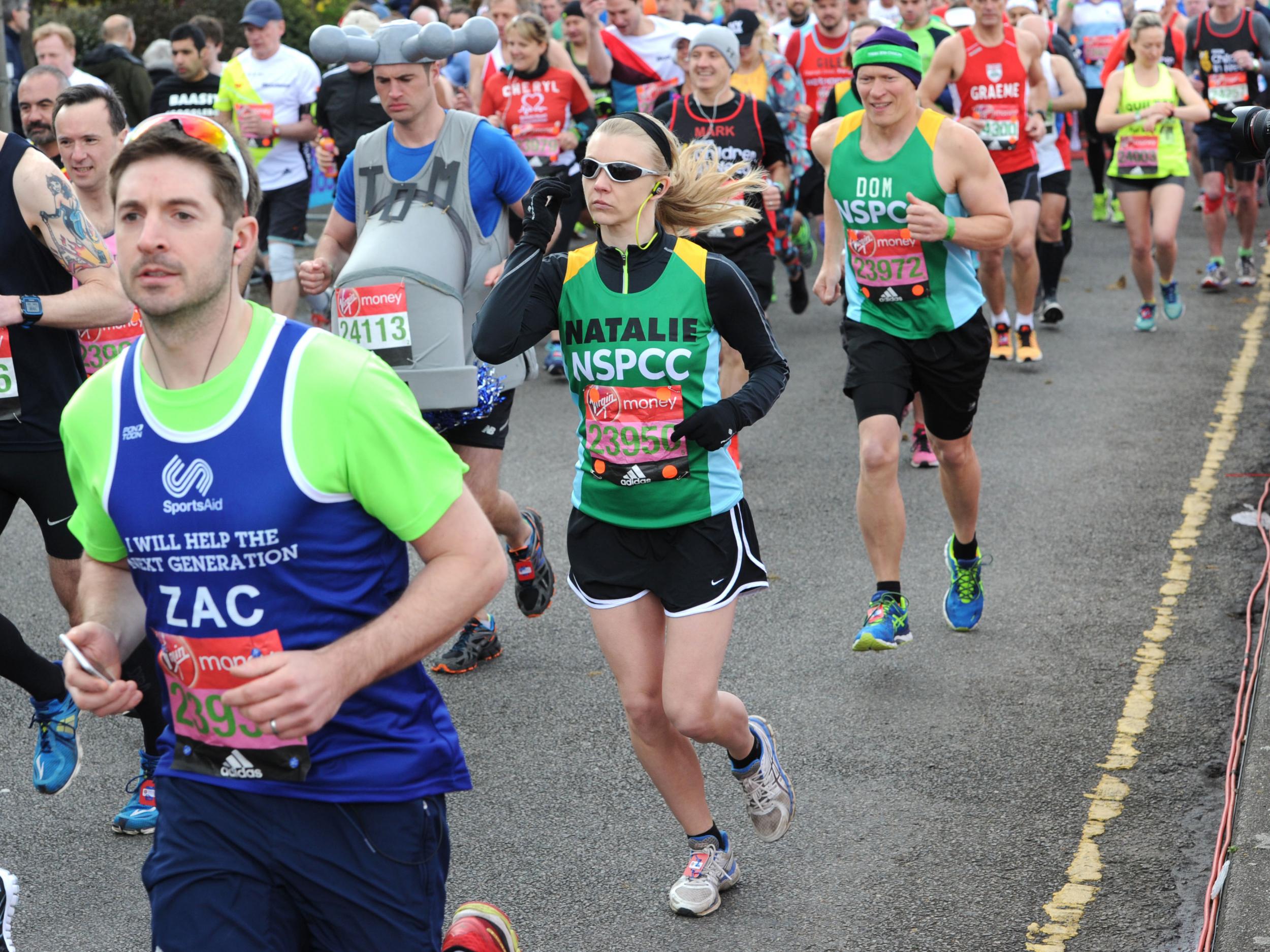 Natalie Dormer starts the Virgin London Marathon 2016