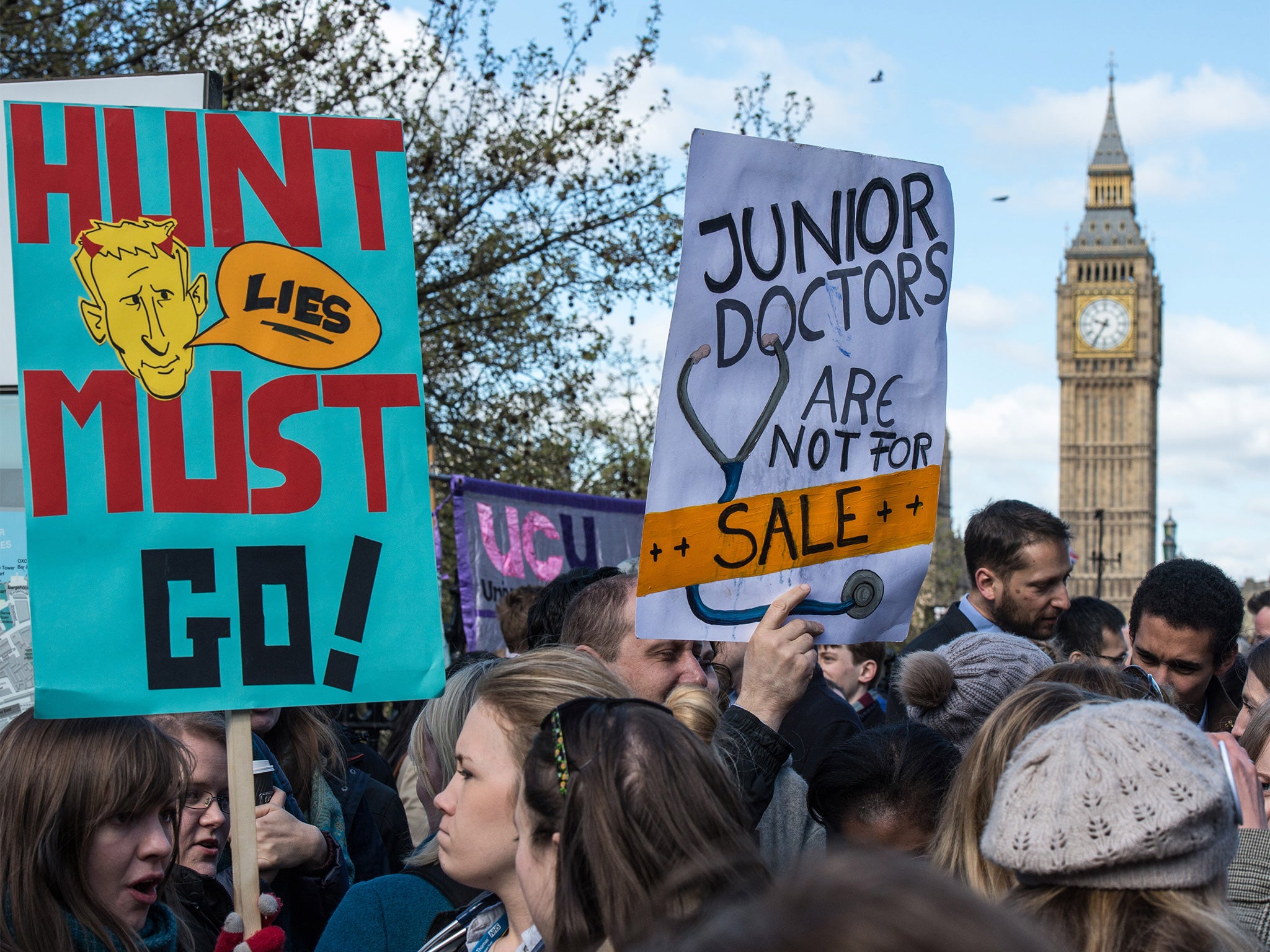 Doctors striking outside St Thomas' Hospital in London