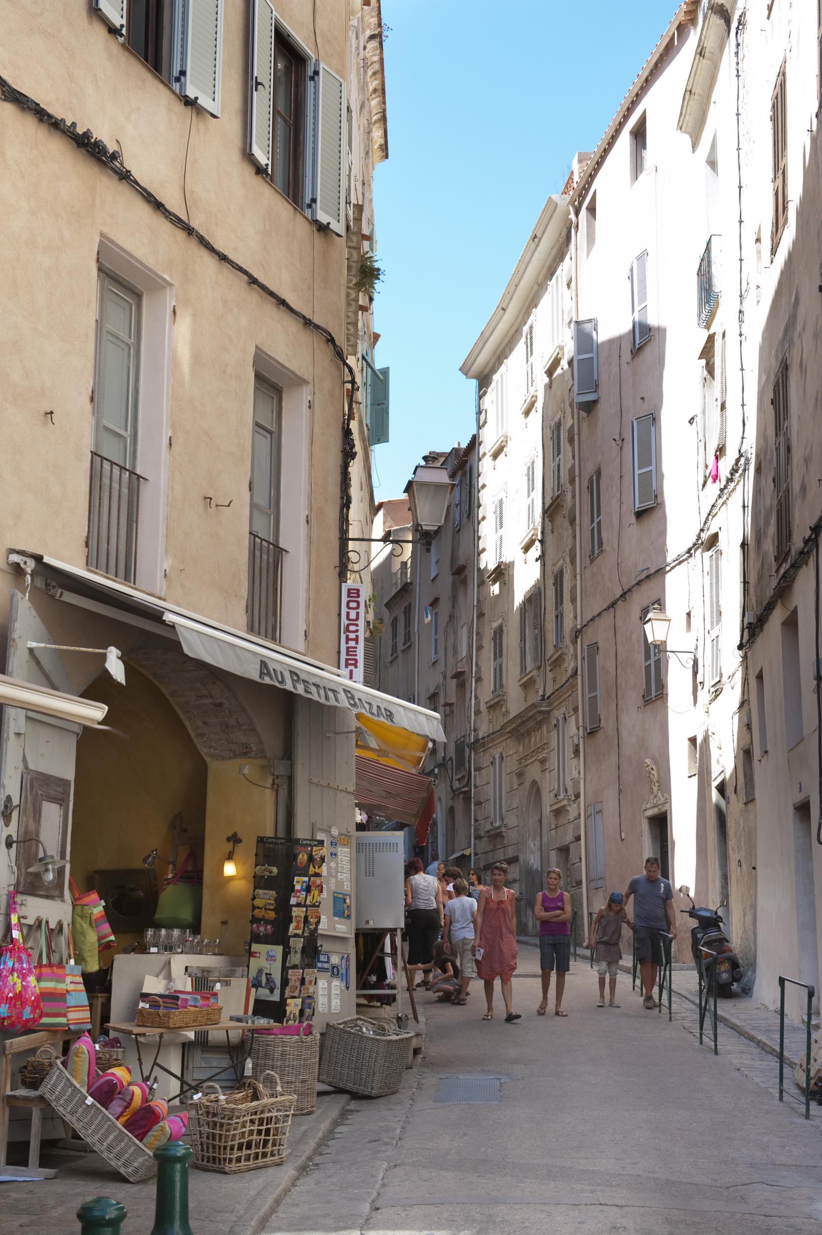 Bonifacio's narrow streets