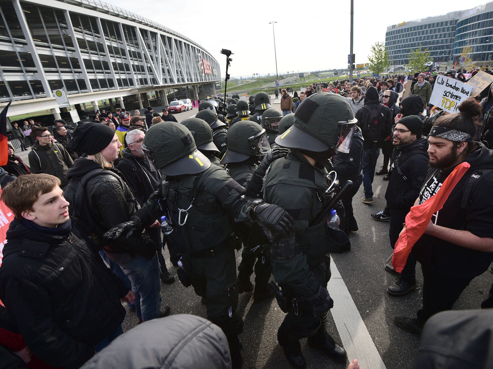 Left-wing protesters clash with police at Alternative für Deutschland's party conference