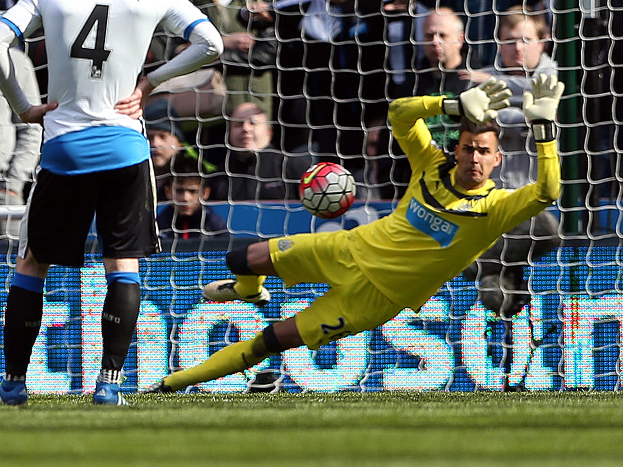 Karl Darlow saves Cabaye's penalty