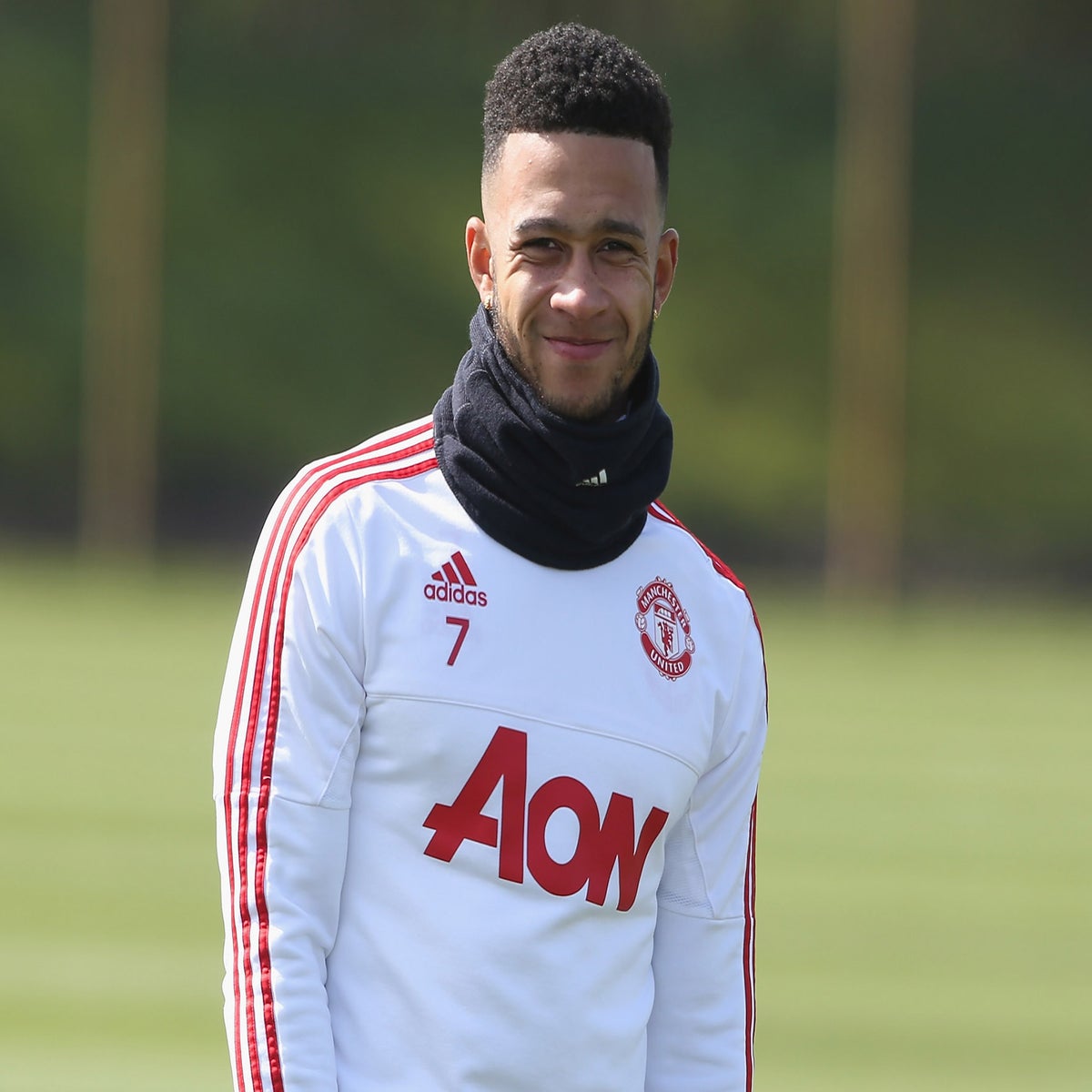 Manchester United star Memphis Depay does his best Michael Jackson