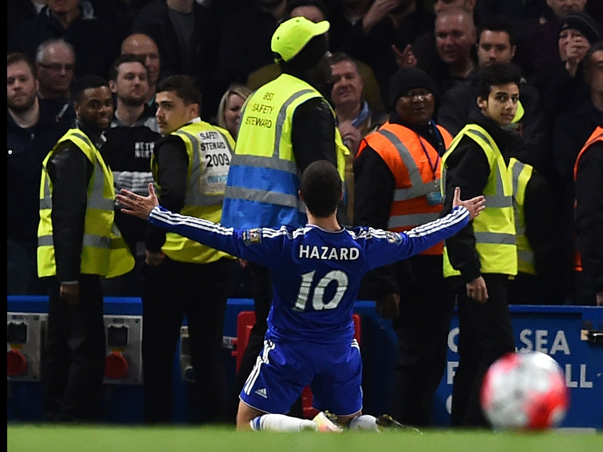 Eden Hazard celebrates his goal against Tottenham